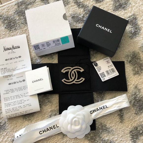 ❌SOLD❌CHANEL 21B Gold & Crystal XLarge Brooch NEW - Picture 5 of 17